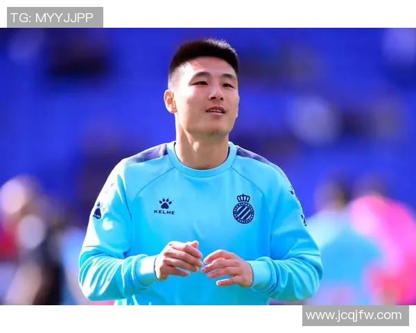 足球明星武磊海报挂画展现激情与梦想的完美结合 足球明星武磊海报挂画展现激情与梦想的完美结合