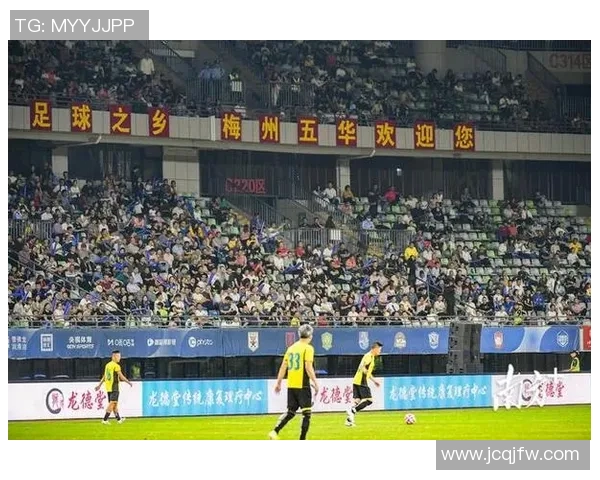 邀请足球明星莅临盛会共同踢球展现激情与友谊的精彩时刻 邀请足球明星莅临盛会共同踢球展现激情与友谊的精彩时刻